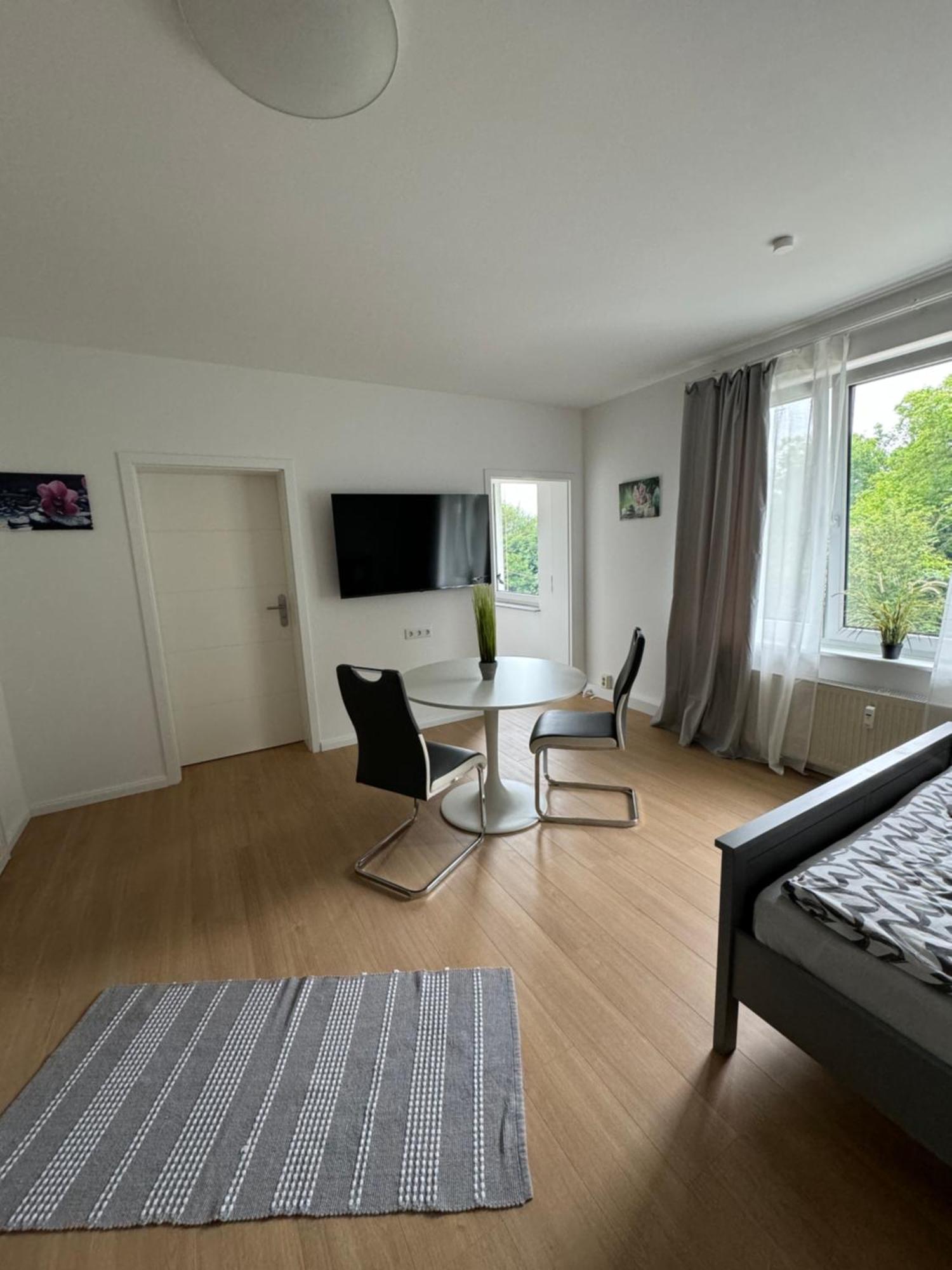 Fc-Apartmenthaus Falkensee Mit Grossem Garten Und Pkw Stellflaechen Exteriér fotografie