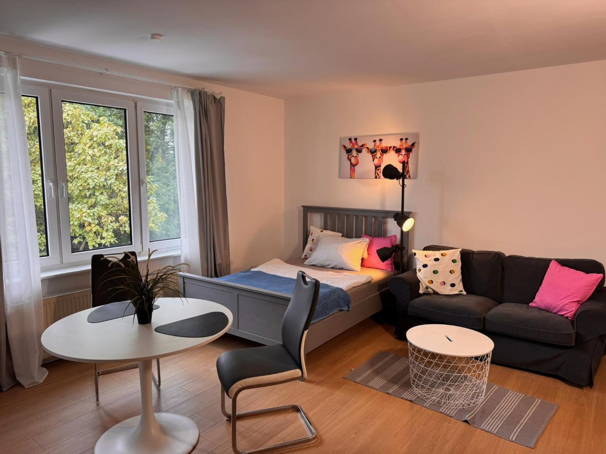 Fc-Apartmenthaus Falkensee Mit Grossem Garten Und Pkw Stellflaechen Exteriér fotografie