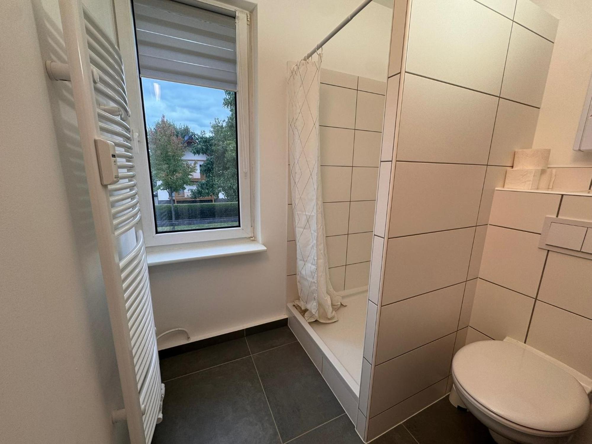 Fc-Apartmenthaus Falkensee Mit Grossem Garten Und Pkw Stellflaechen Exteriér fotografie
