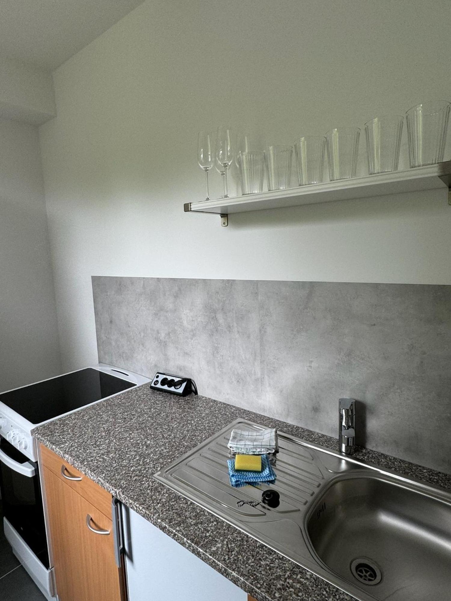 Fc-Apartmenthaus Falkensee Mit Grossem Garten Und Pkw Stellflaechen Exteriér fotografie