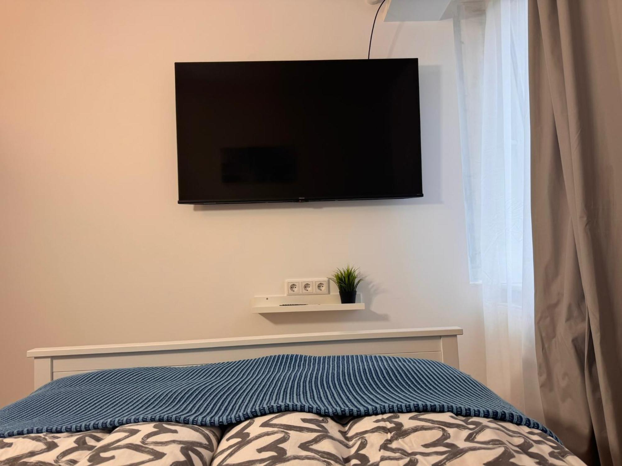 Fc-Apartmenthaus Falkensee Mit Grossem Garten Und Pkw Stellflaechen Exteriér fotografie