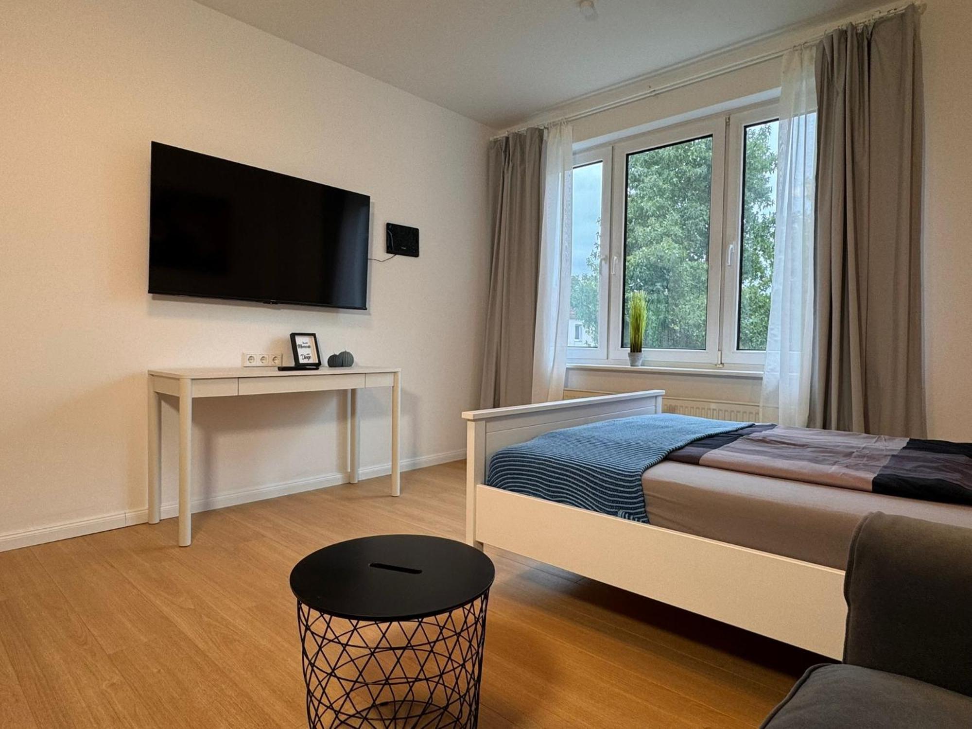 Fc-Apartmenthaus Falkensee Mit Grossem Garten Und Pkw Stellflaechen Exteriér fotografie