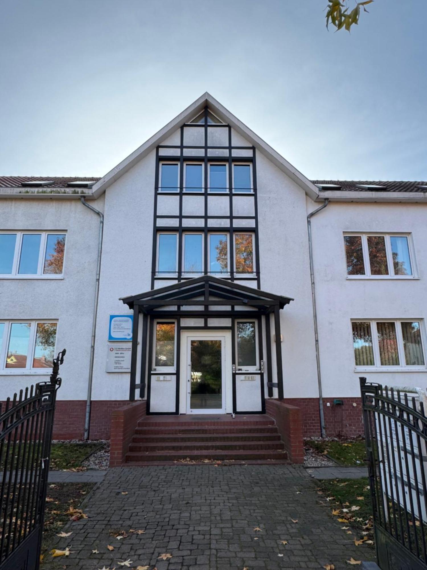 Fc-Apartmenthaus Falkensee Mit Grossem Garten Und Pkw Stellflaechen Exteriér fotografie