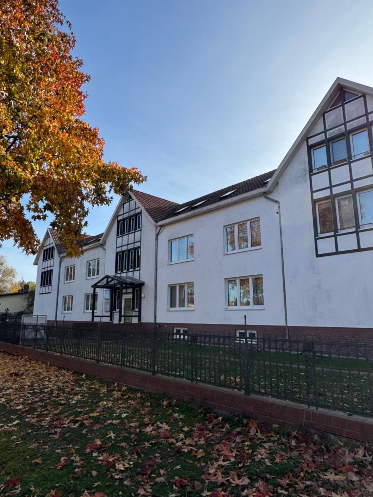 Fc-Apartmenthaus Falkensee Mit Grossem Garten Und Pkw Stellflaechen Exteriér fotografie
